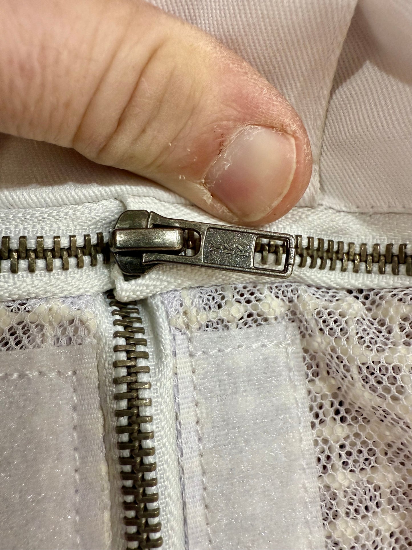 Triple layer mesh ventilated beekeeping suit